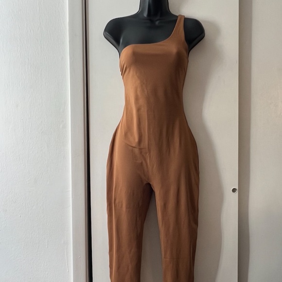 SKIMS JUMPSUIT - Picture 5 of 9